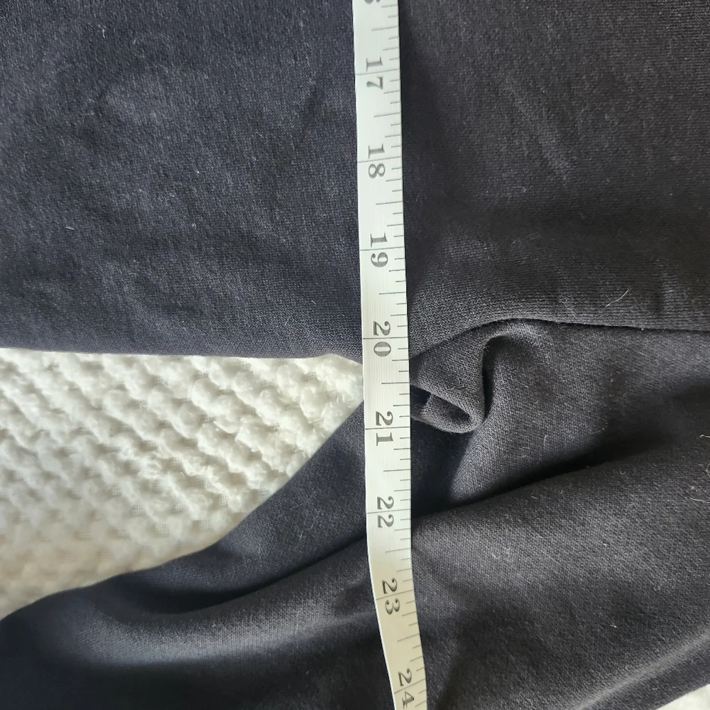 H&M Divided  Cropped Sweatshirt  Size S - Picture 7 of 8